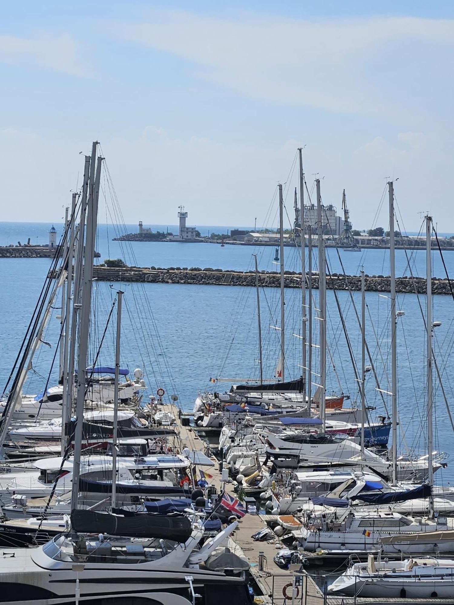 Blue Marina Sea View Apartment Mangalia Exterior foto